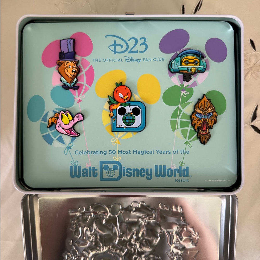 D23 WDW Vintage Lunch Box with 5 Pins